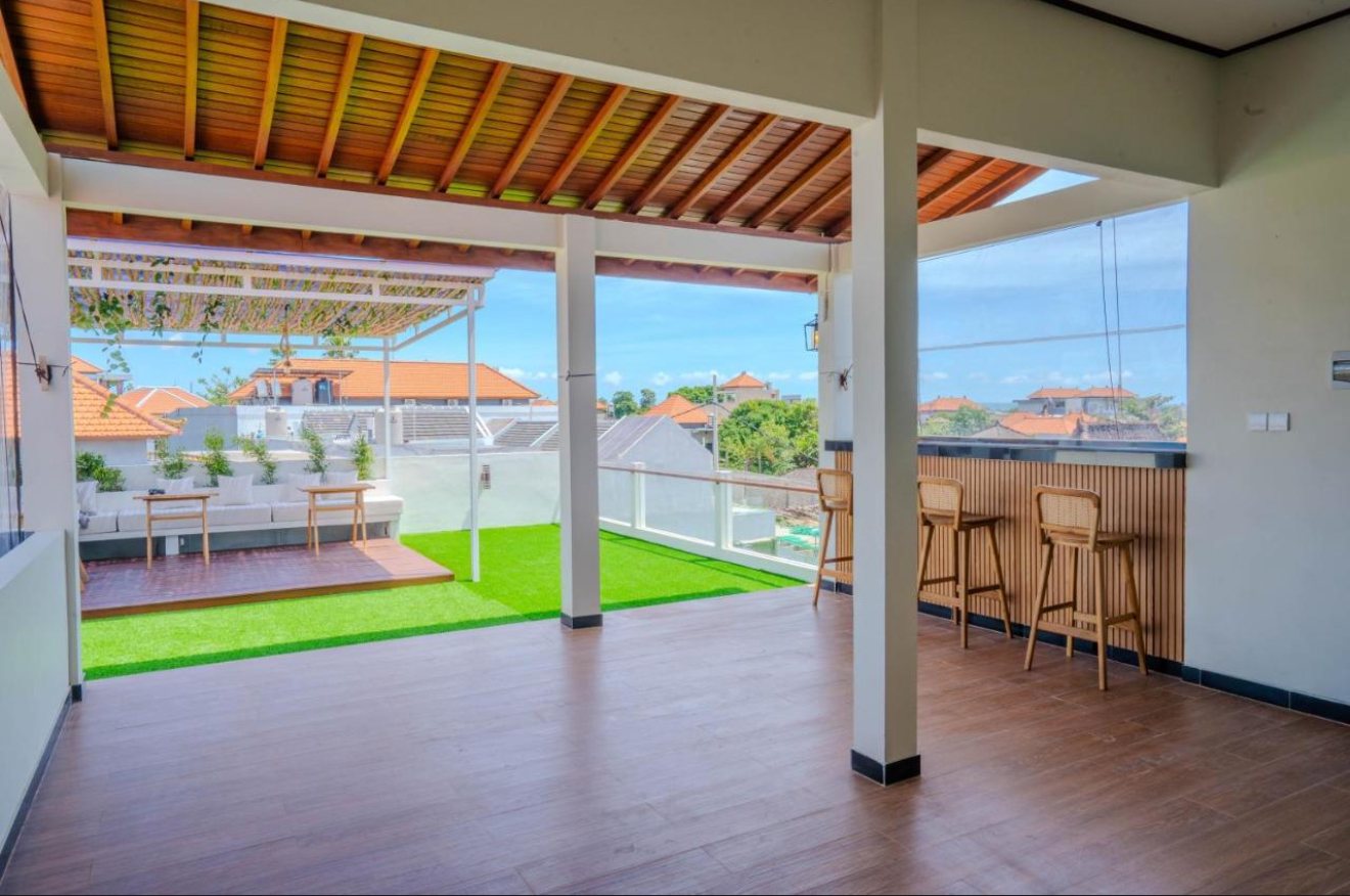 The accommodation: pool in the garden